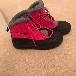 Nike high top boots